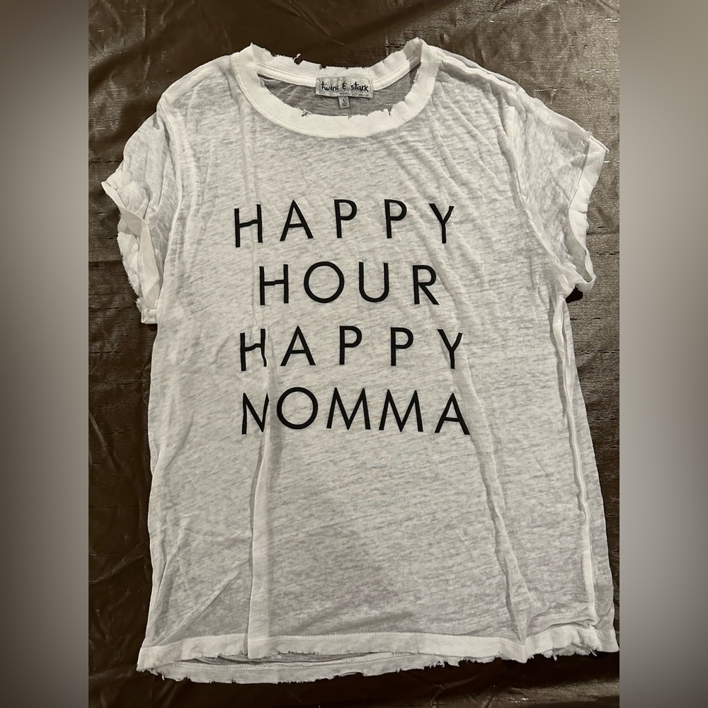 New without tags, boutique tee, distressed momma